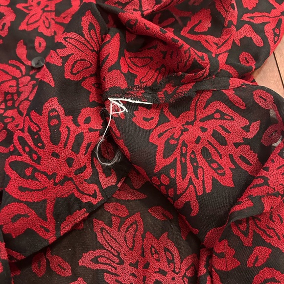 Jaclyn Smith Women’s Black Sheer and Red Floral Appliqué Shirt Blouse Size XL - Picture 7 of 8